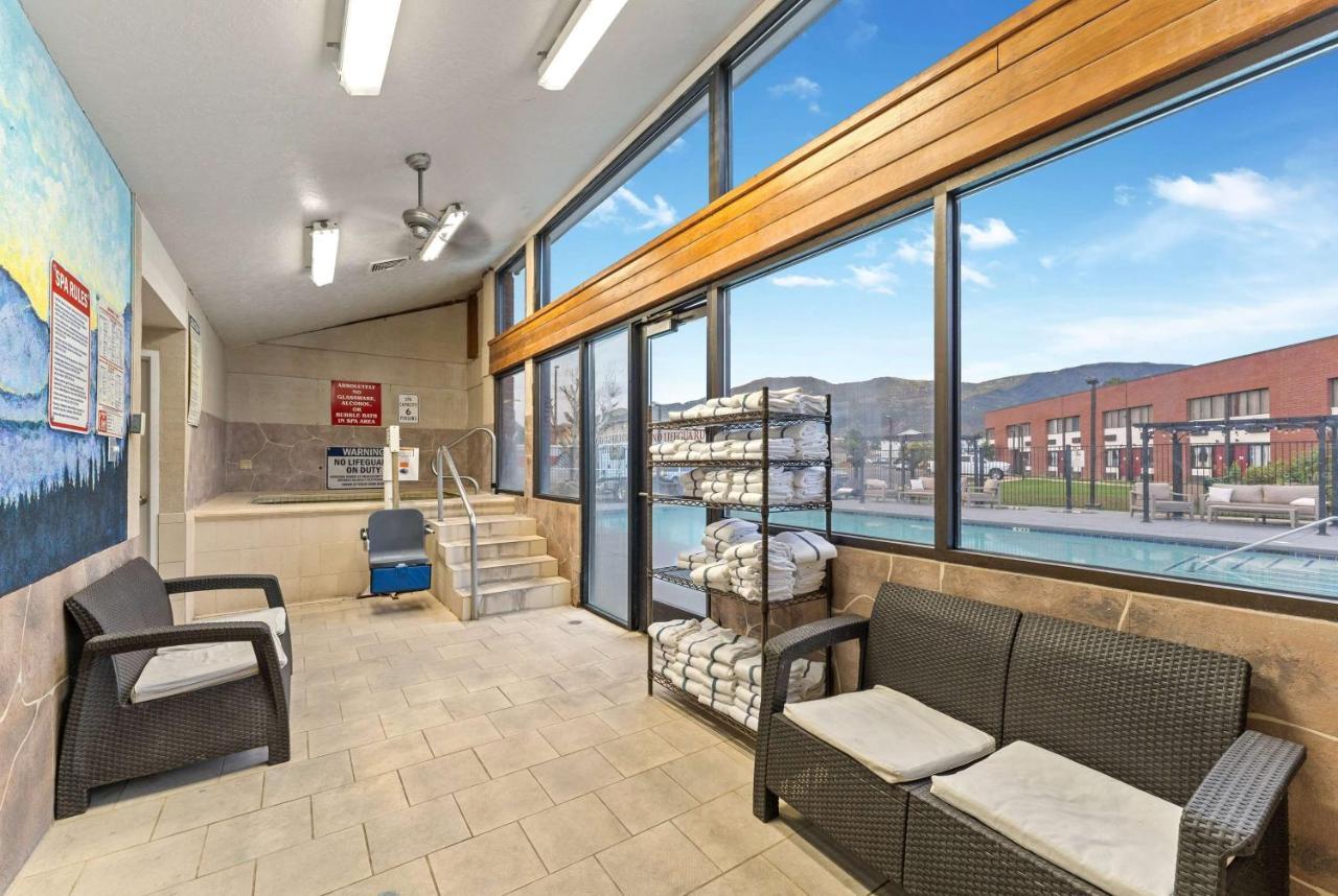Ramada By Wyndham Cedar City Exterior photo